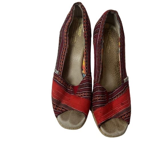 TOMS Espadrille Wedge Pumps Peep Toe Red Boho Pattern Canvas Women size 8.5 - Picture 2 of 9